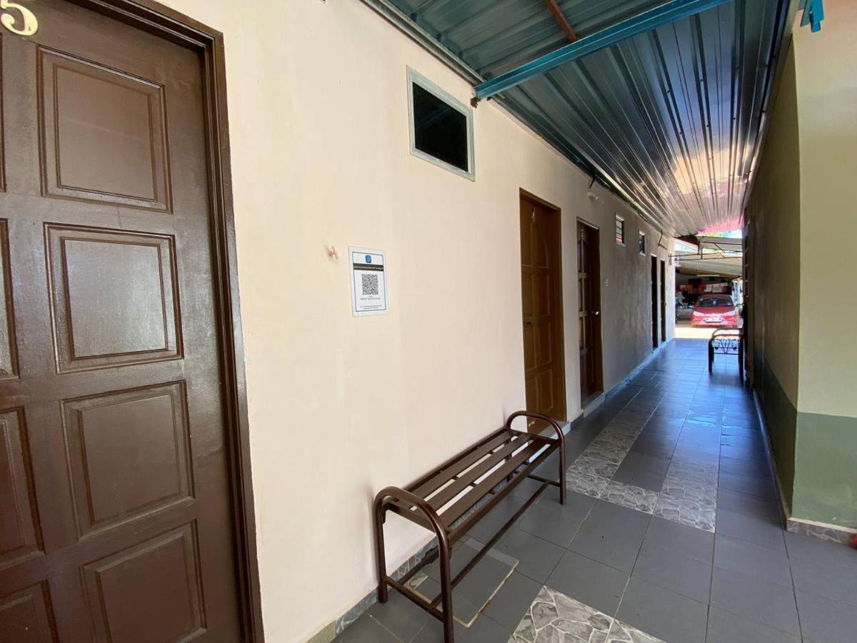 Besut Guesthouse Kampung Kuala Besut Exterior foto