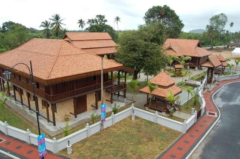 Besut Guesthouse Kampung Kuala Besut Exterior foto