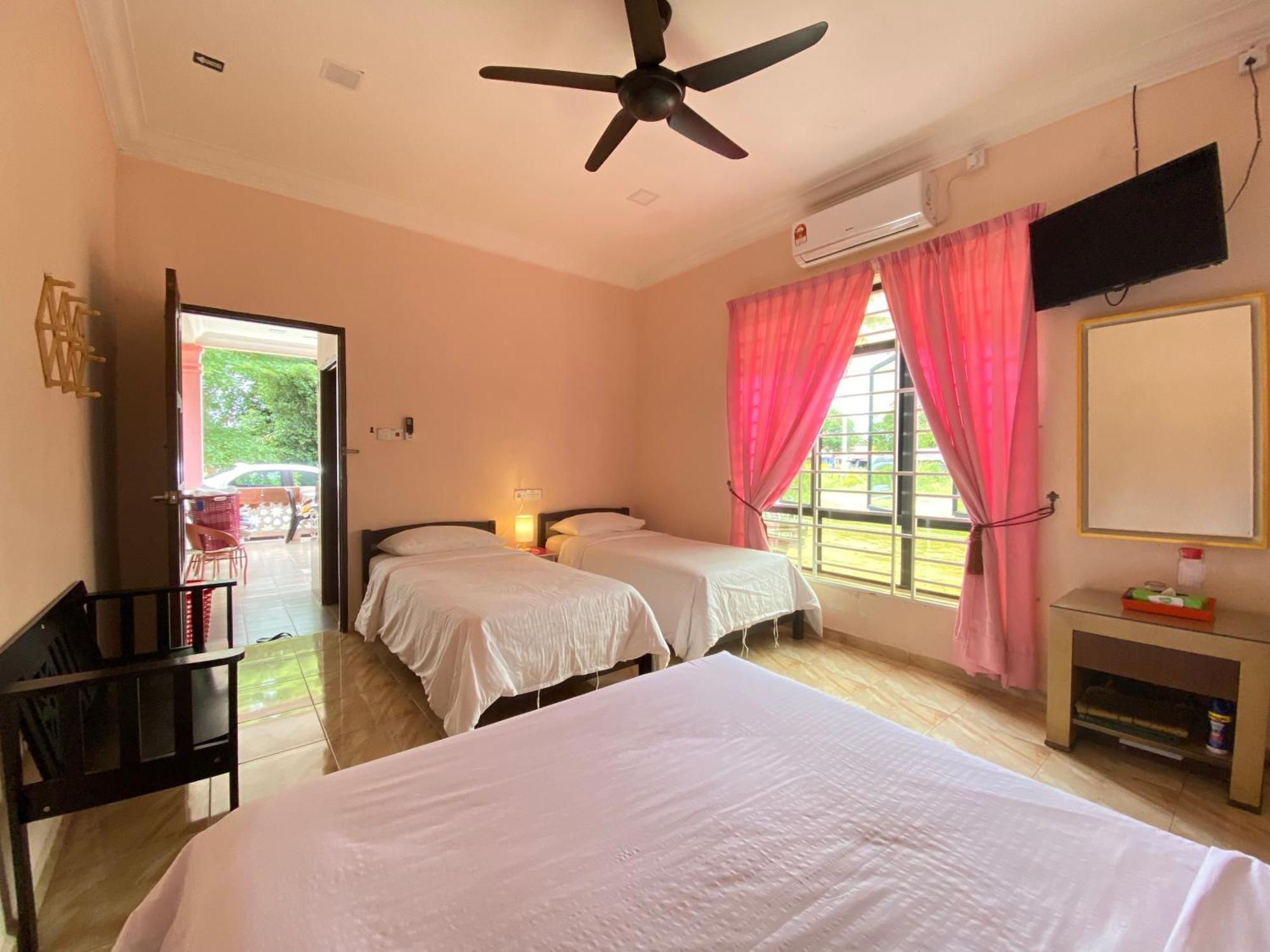 Besut Guesthouse Kampung Kuala Besut Exterior foto
