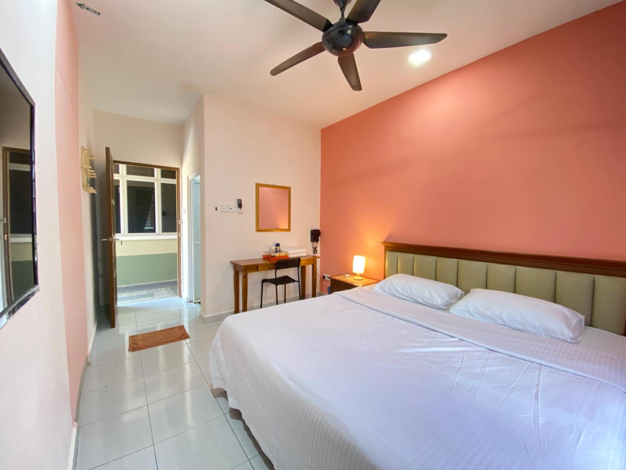 Besut Guesthouse Kampung Kuala Besut Exterior foto